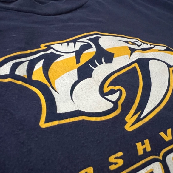 Nashville Predators Medium Long Sleeve T-Shirt - Picture 3 of 4
